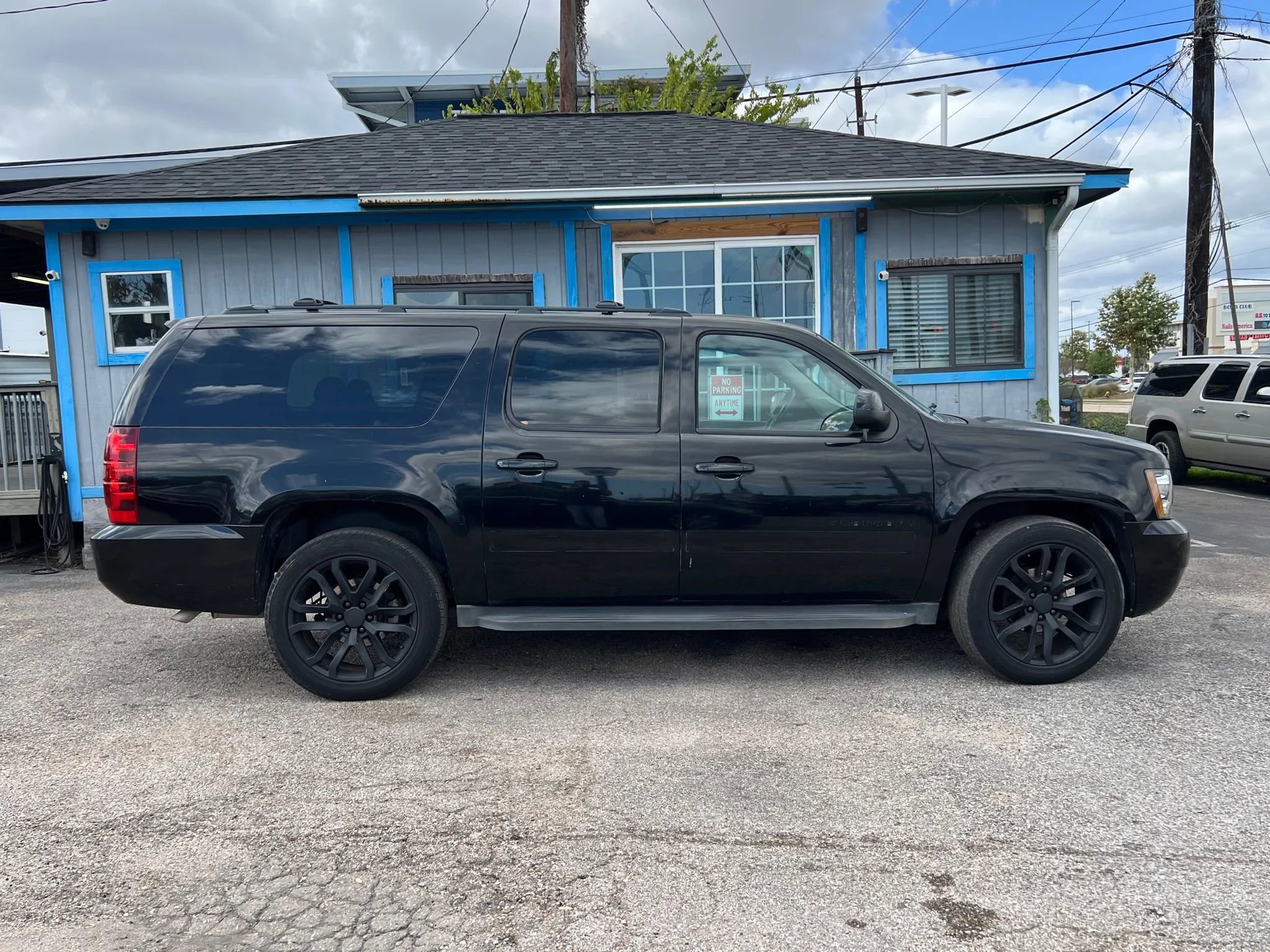 Used 2012 Chevrolet Suburban LT image 5