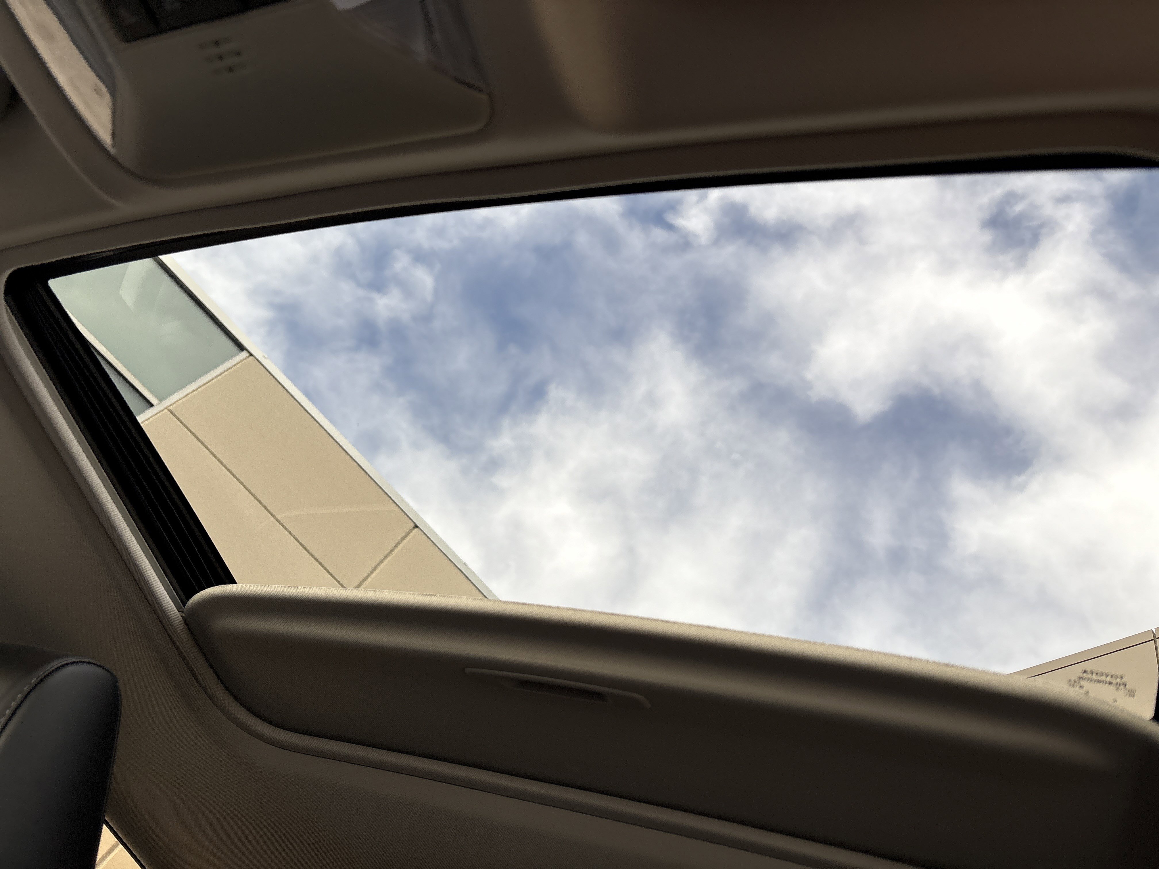 Used 2022 Toyota RAV4 Limited image 28