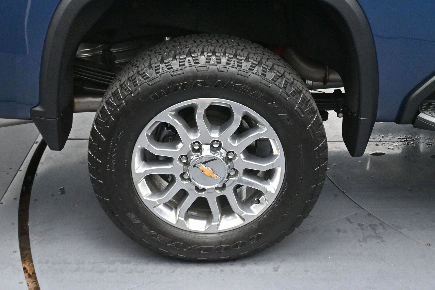 Used 2025 Chevrolet Silverado 2500 LTZ w/ LTZ Convenience Package AWD/4WD image 37