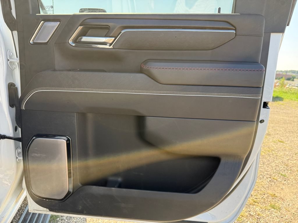 Used 2024 GMC Sierra 2500 AT4X AWD/4WD image 38
