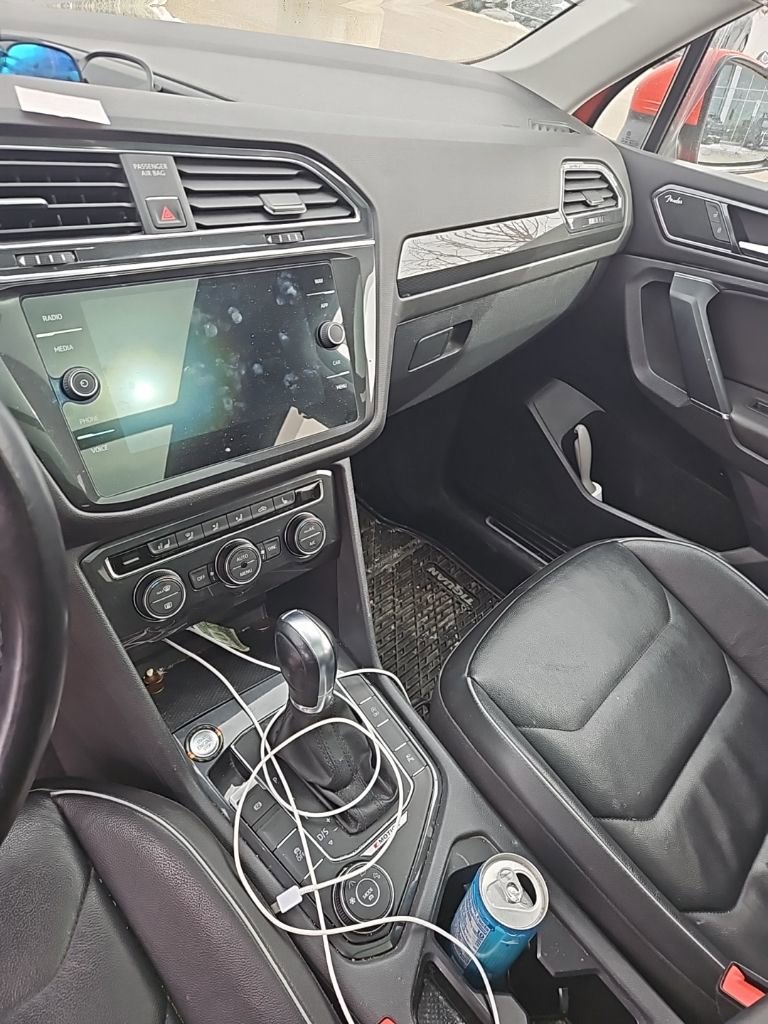 Used 2018 Volkswagen Tiguan SEL Premium w/ 3rd Row Seat Package image 11