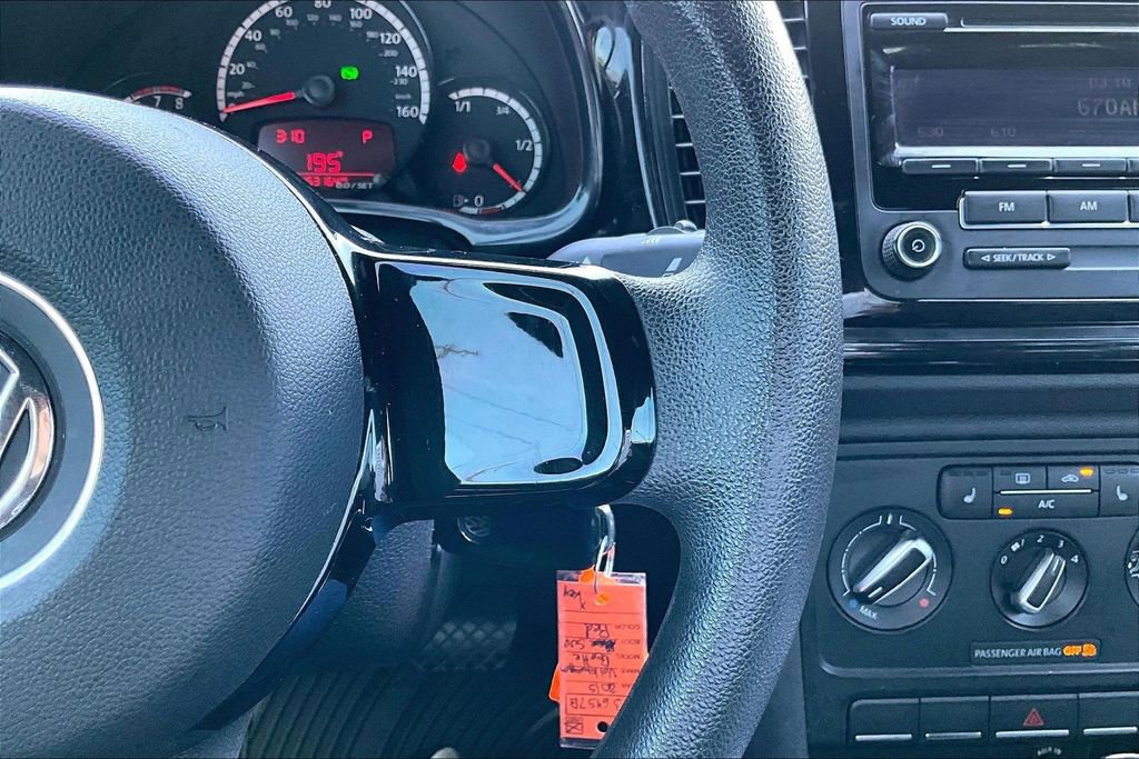 Used 2015 Volkswagen Beetle 1.8T Classic FWD image 19