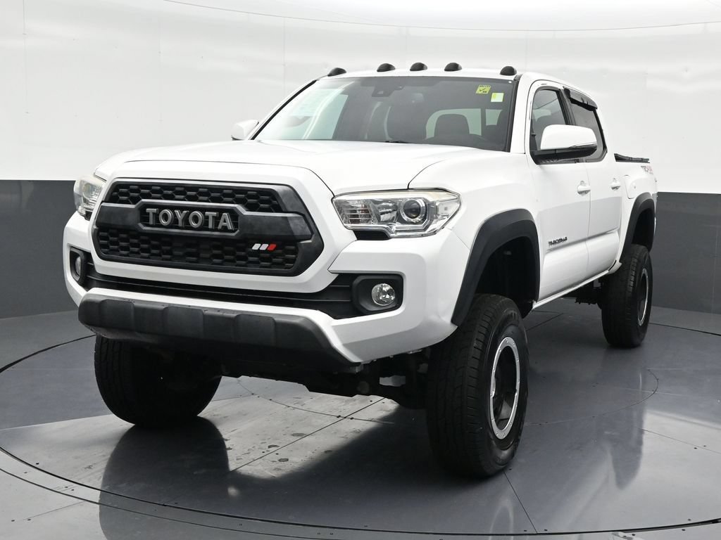 Used 2020 Toyota Tacoma TRD Off-Road AWD/4WD image 8