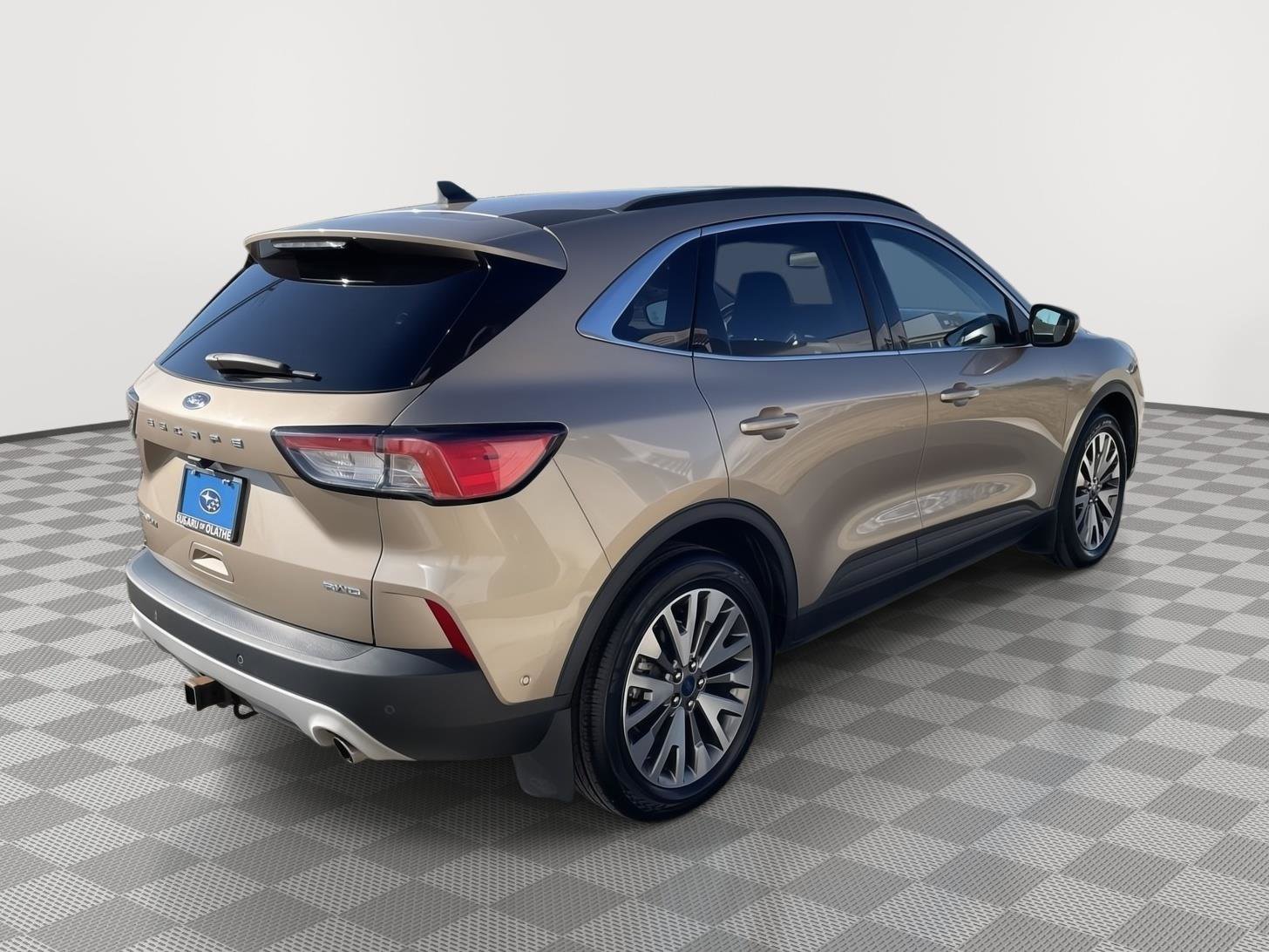 Used 2021 Ford Escape Titanium w/ Class II Trailer Tow Package image 7