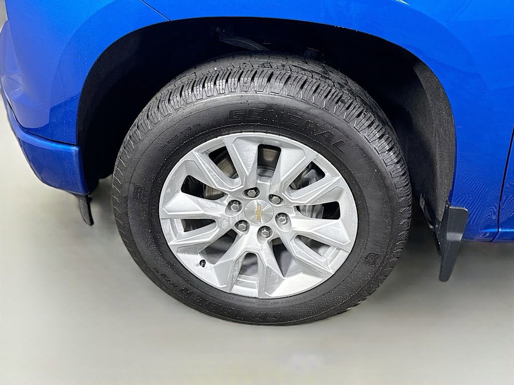 Used 2024 Chevrolet Silverado 1500 Custom AWD/4WD image 32