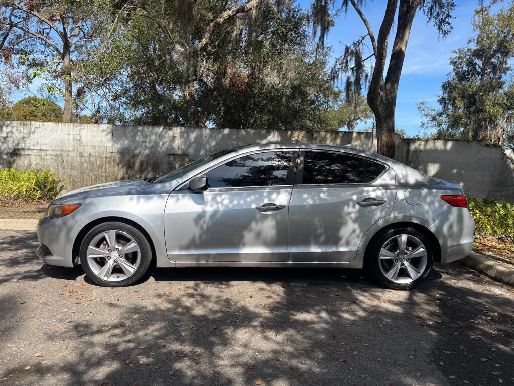 Used 2013 Acura ILX w/ Technology Package FWD image 2