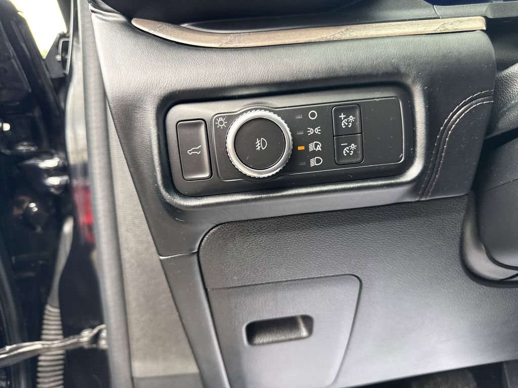 Used 2022 Ford Explorer Platinum w/ Equipment Group 601A image 18