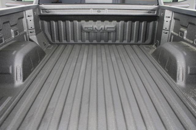 New 2026 GMC Sierra 1500 SLT image 21