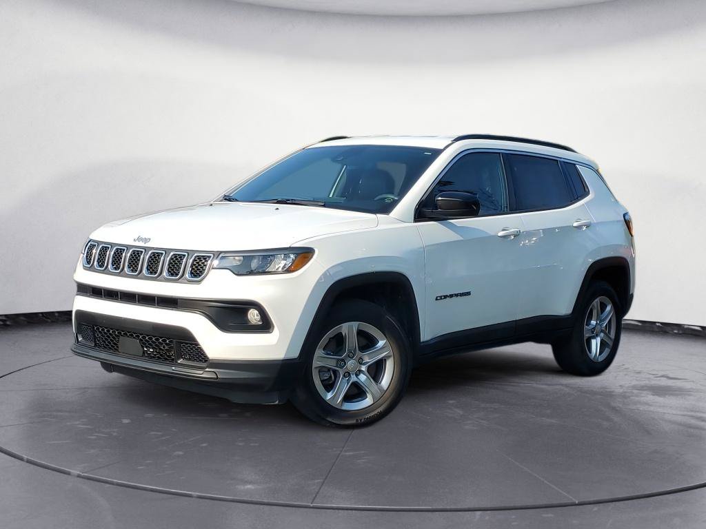 Used 2024 Jeep Compass Latitude AWD/4WD image 1