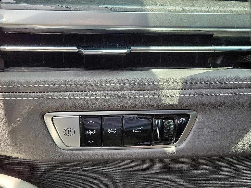 New 2025 Cadillac Escalade IQ Sport 1 w/ LPO, ONYX Package image 12