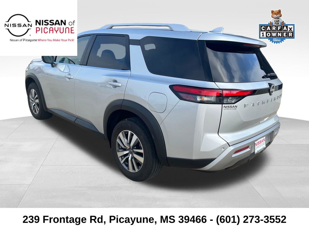 Used 2025 Nissan Pathfinder SL image 3