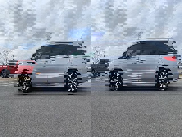Used 2024 Honda Odyssey Touring image 2