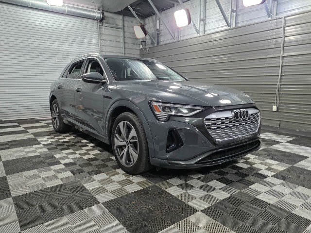 Used 2024 Audi Q8 e-tron Prestige image 4