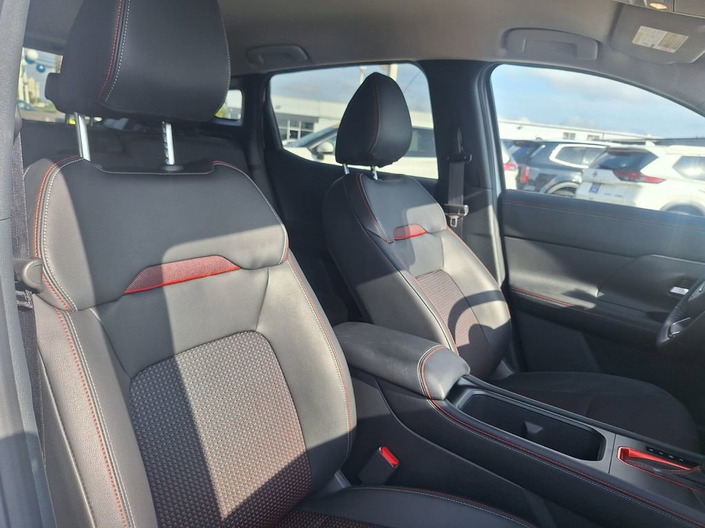 Used 2025 Nissan Kicks SR image 27