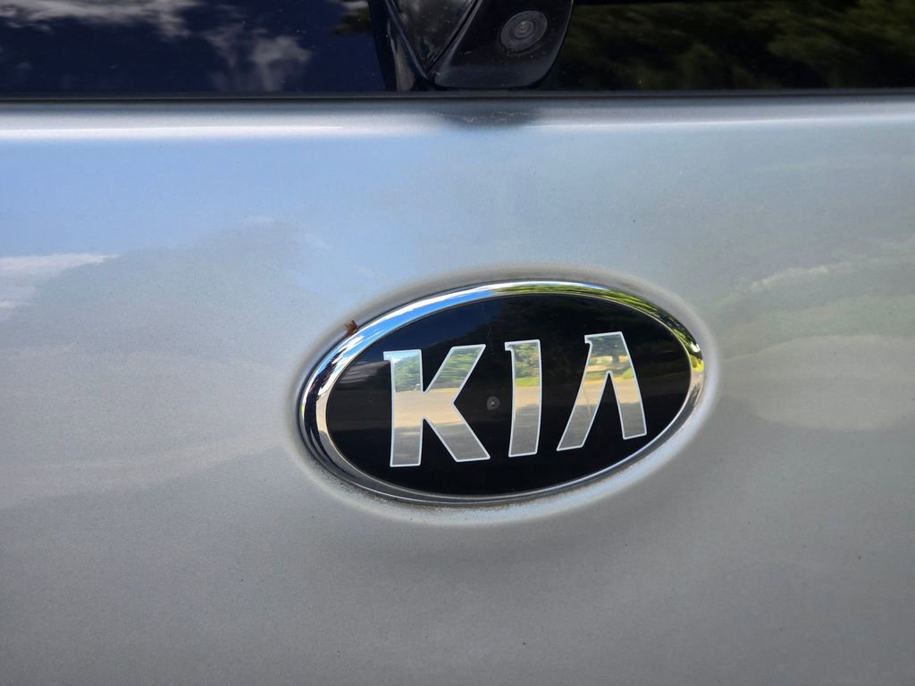 Used 2017 Kia Niro LX image 12