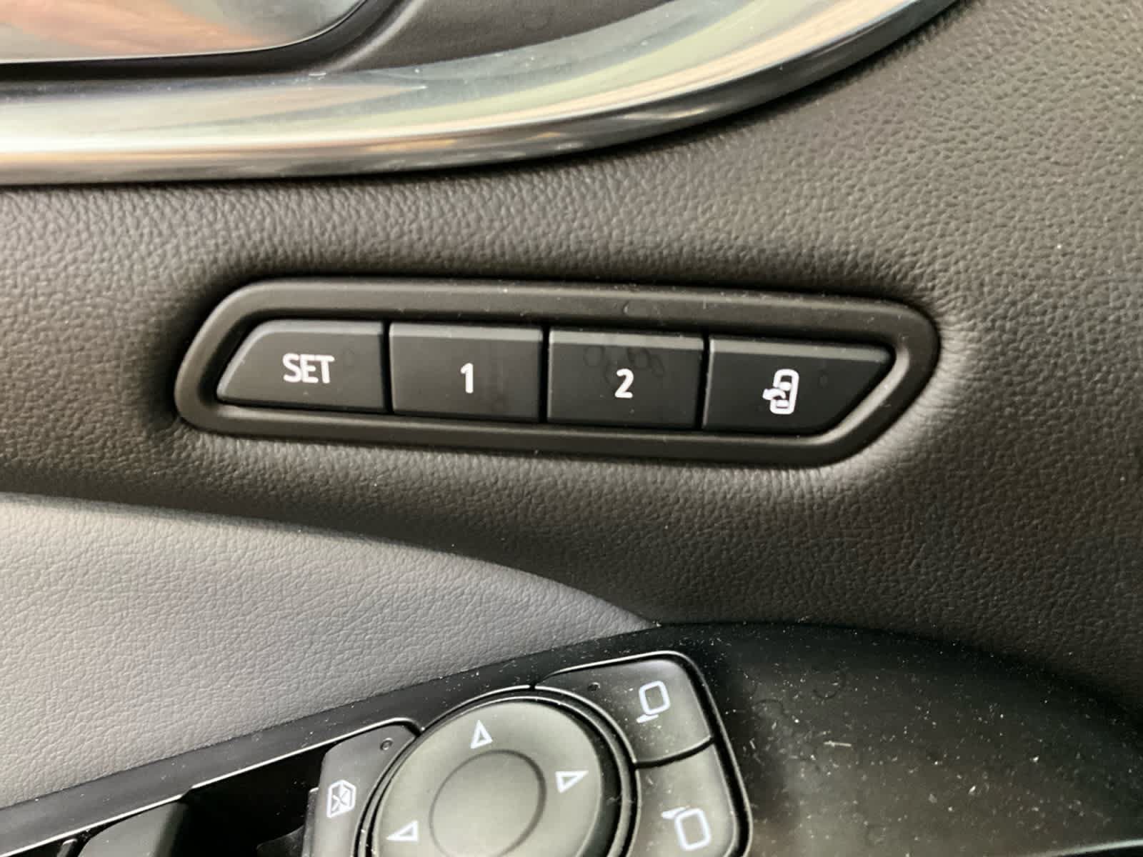 Used 2020 Buick Enclave Premium w/ LPO, Luxury Package FWD image 32