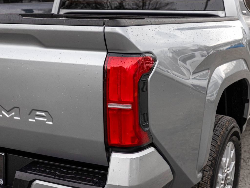 Used 2025 Toyota Tacoma SR5 AWD/4WD image 39