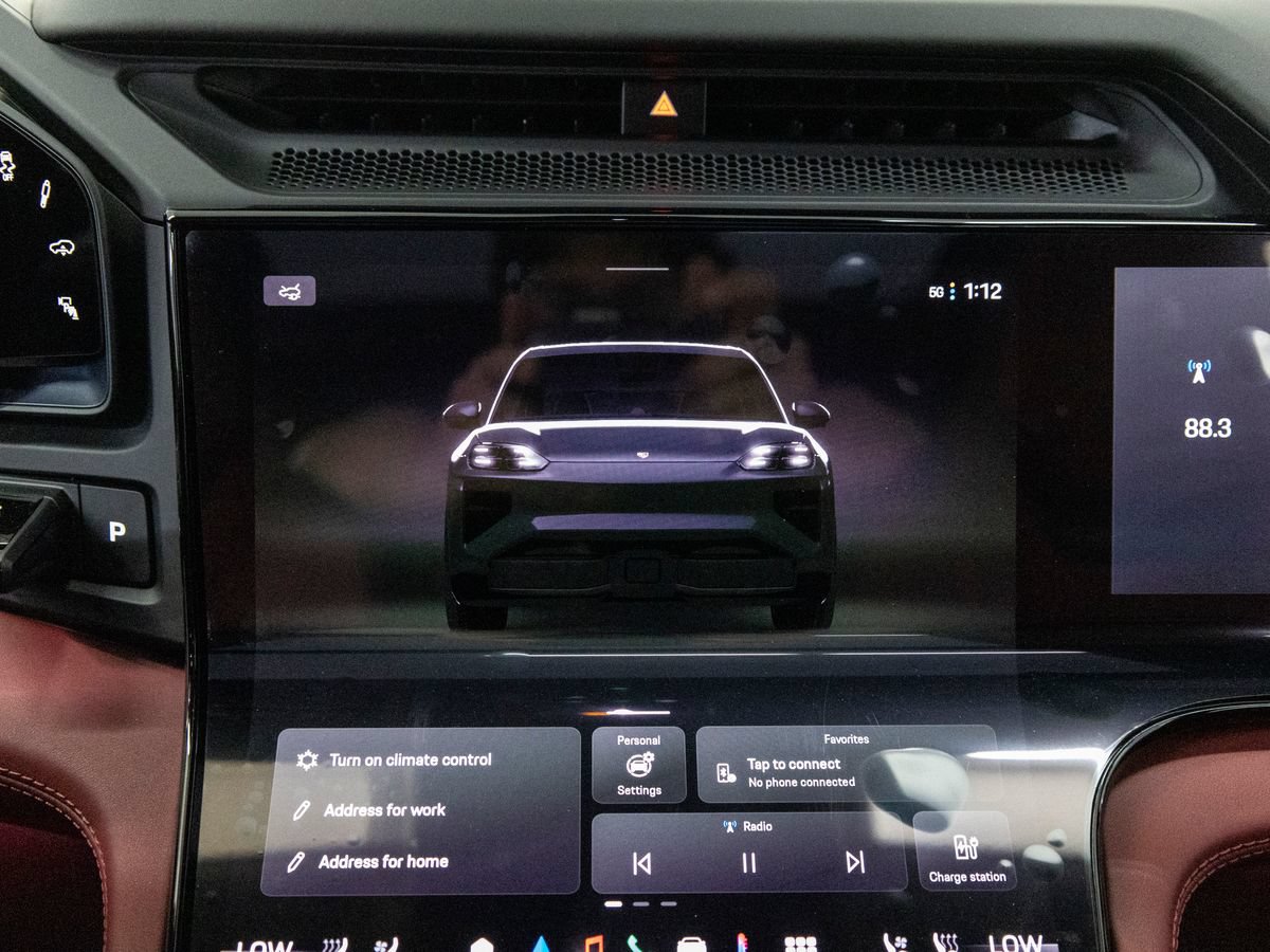 New 2026 Porsche Cayenne Turbo AWD/4WD image 18