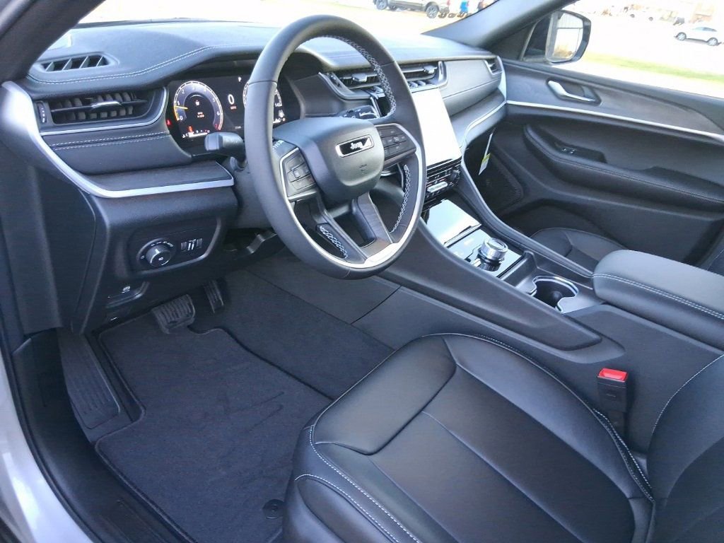 New 2025 Jeep Grand Cherokee L Limited w/ Trailer Tow Package image 5