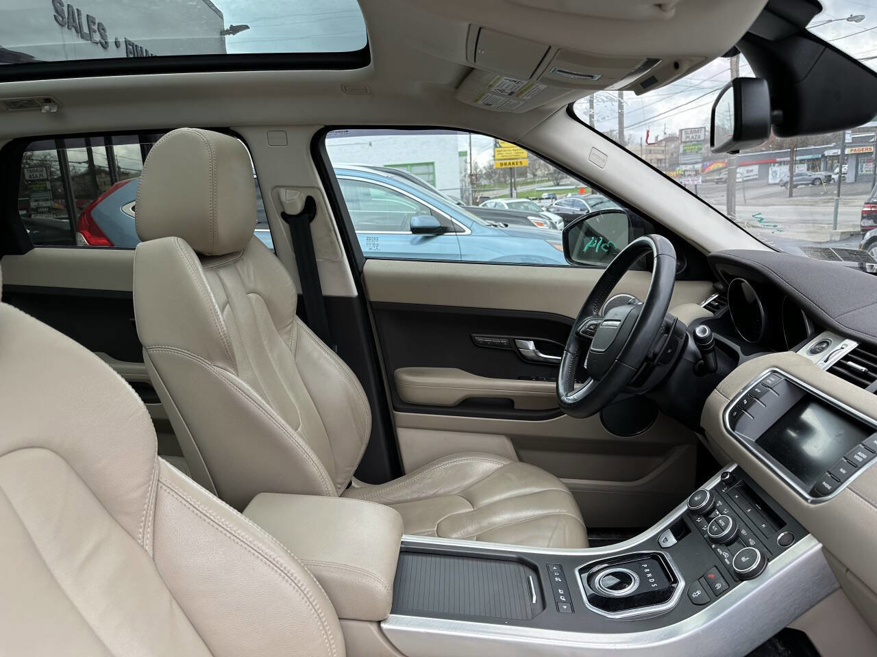 Used 2014 Land Rover Range Rover Evoque Pure Plus image 24