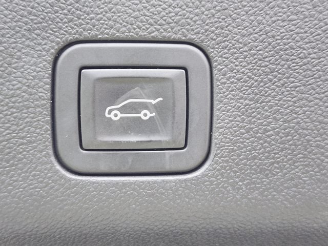 Used 2025 Chevrolet Suburban LT AWD/4WD image 16