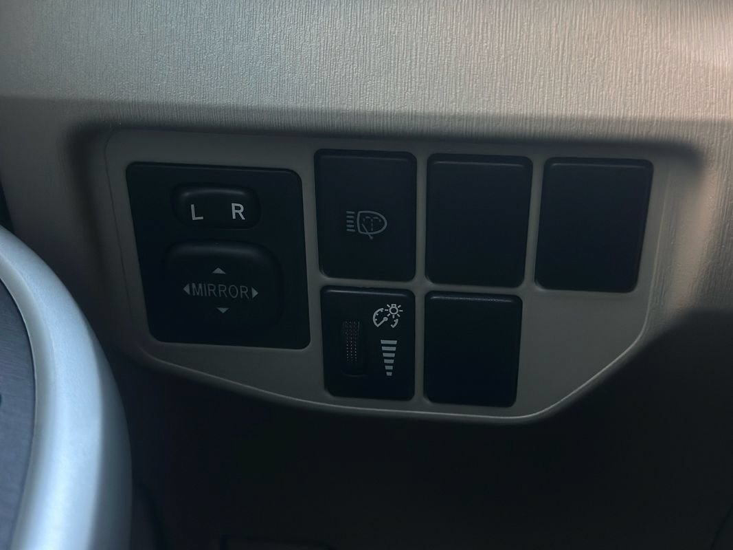 Used 2014 Toyota Prius Five FWD image 13