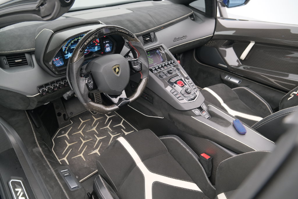 Used 2021 Lamborghini Aventador SVJ AWD/4WD image 32