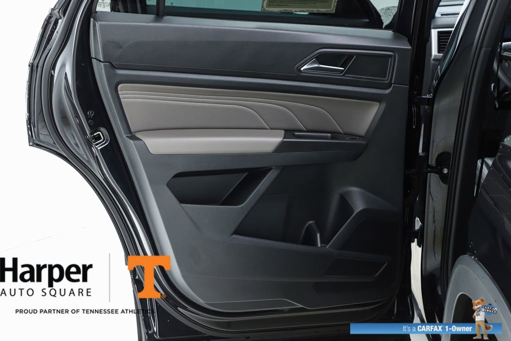 Used 2023 Volkswagen Atlas Cross Sport SE w/ Black Wheel Package image 17