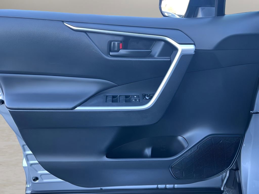 Used 2019 Toyota RAV4 LE image 20