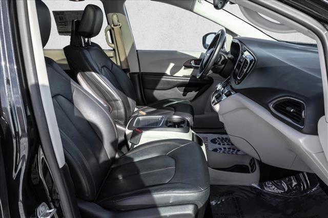 Used 2019 Chrysler Pacifica Touring-L Plus image 29