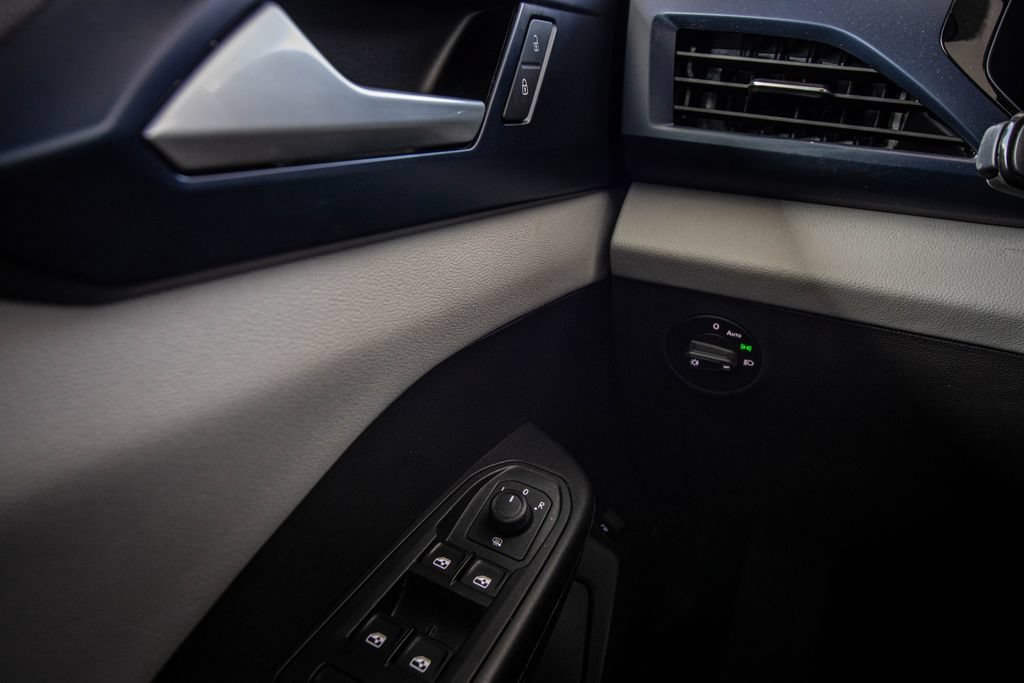 Certified 2023 Volkswagen Taos SE w/ Panoramic Sunroof Package FWD image 33