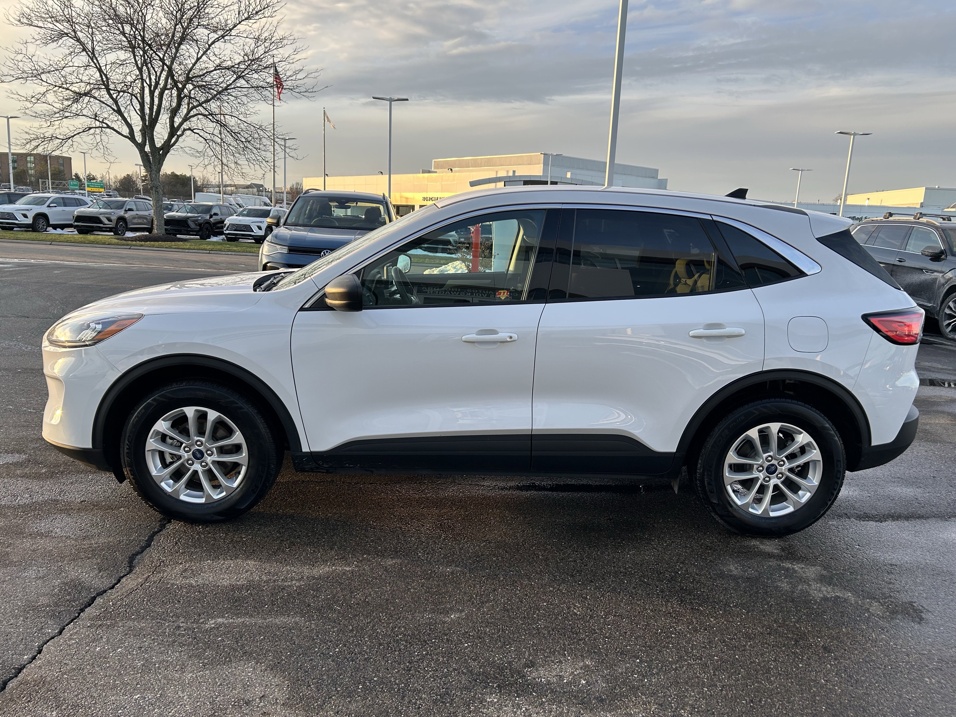 Used 2022 Ford Escape SE w/ Convenience Package image 4