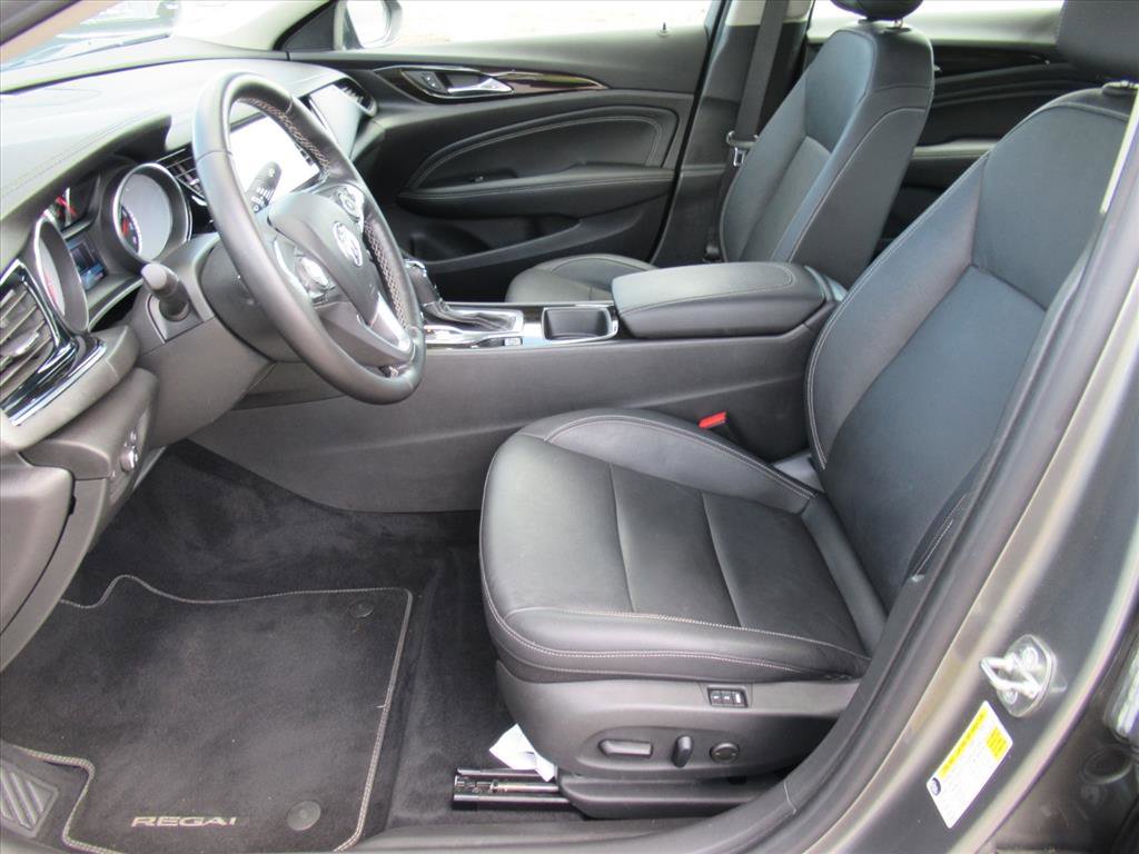 Used 2018 Buick Regal Essence w/ Driver Confidence Package #1 image 16