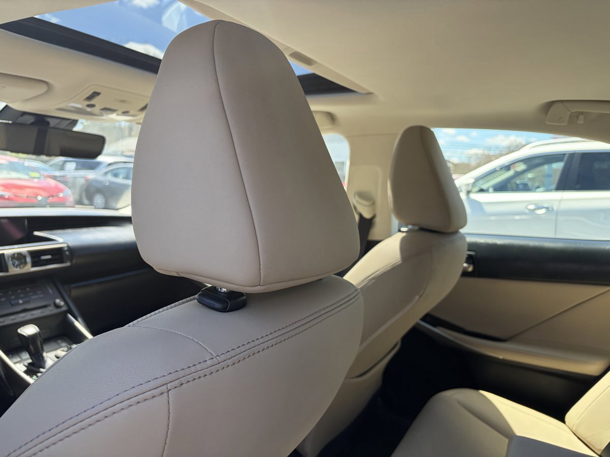 Used 2019 Lexus IS 300 AWD image 21