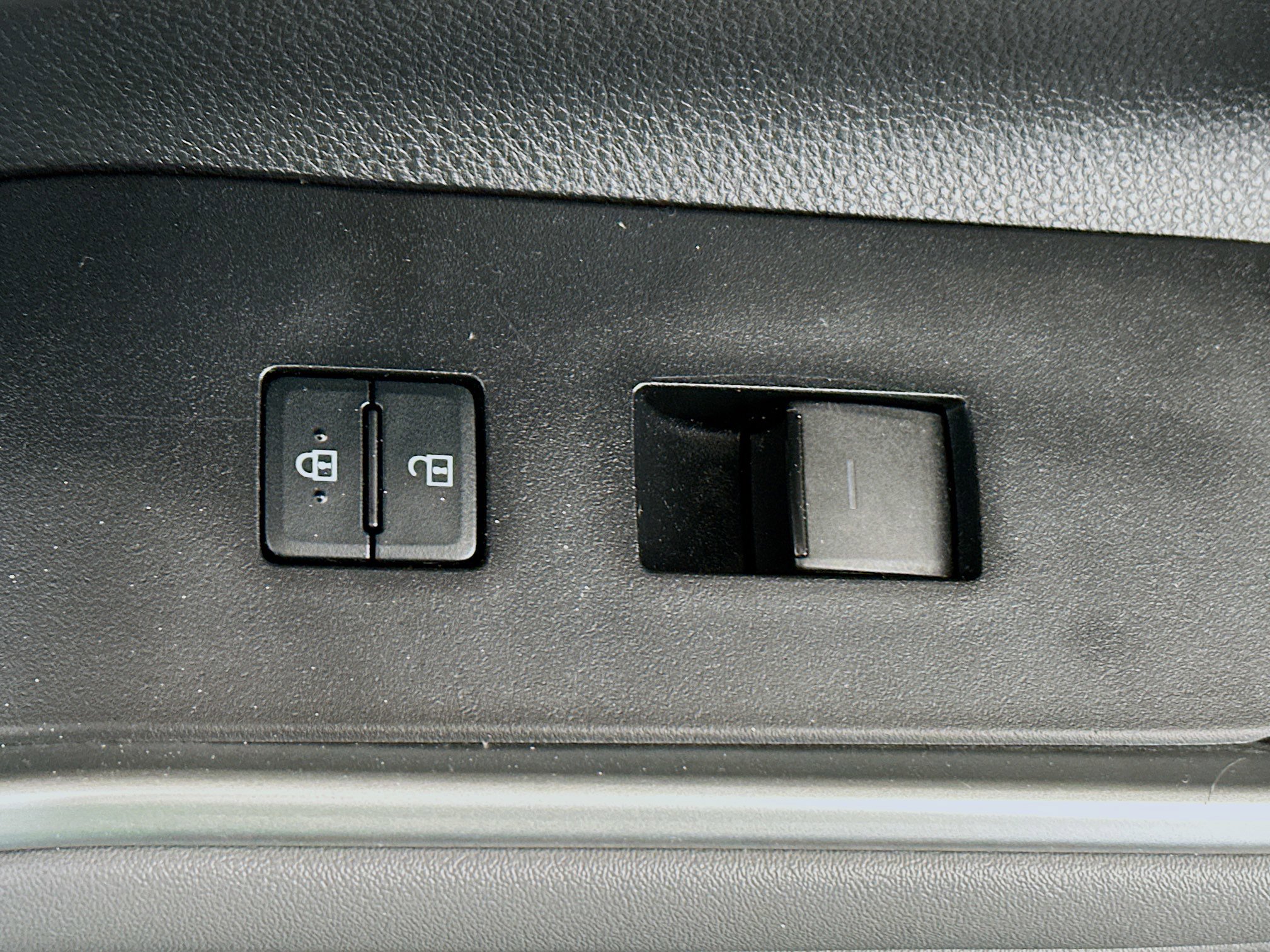 Used 2021 Toyota Highlander L image 29