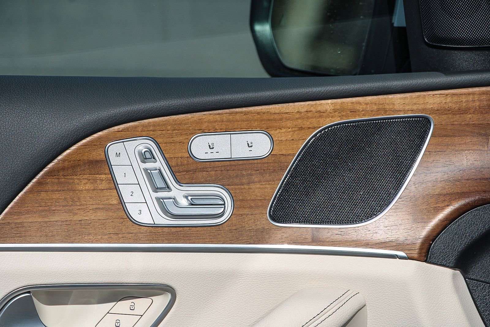 Certified 2025 Mercedes-Benz GLE 450e 4MATIC image 20