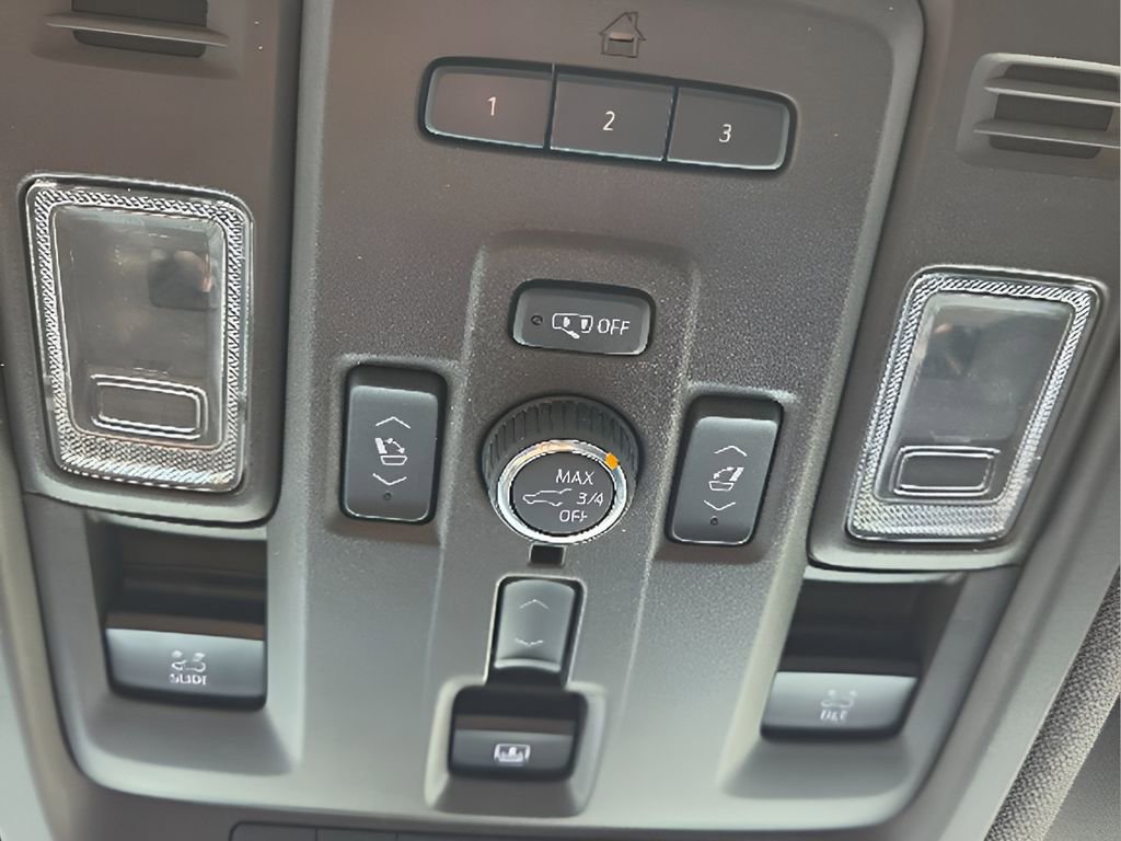 Used 2021 GMC Yukon XL Denali w/ Denali Ultimate Package image 18