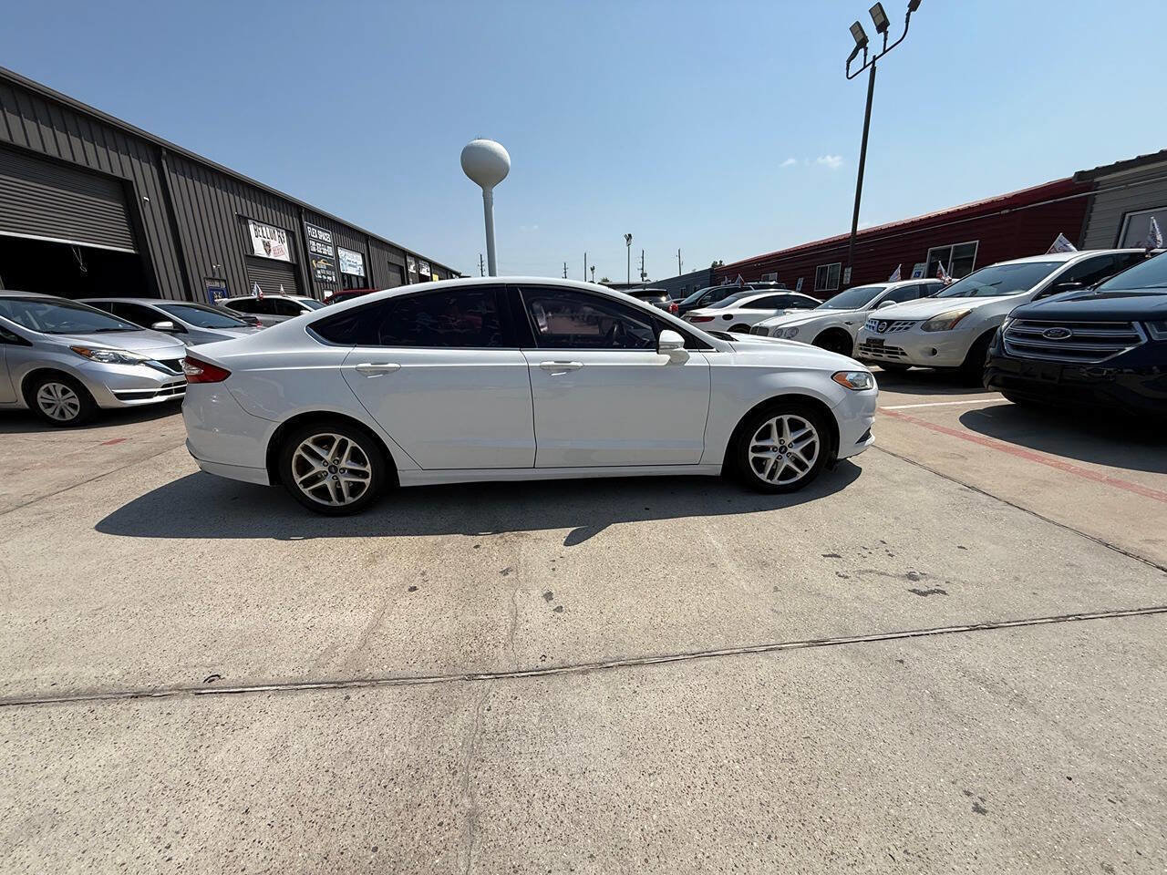 Used 2015 Ford Fusion SE image 1