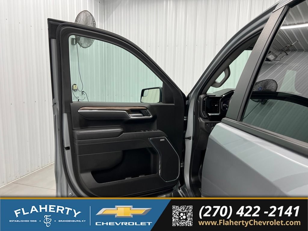 Used 2025 Chevrolet Silverado 1500 LT Trail Boss w/ Convenience Package II AWD/4WD image 8