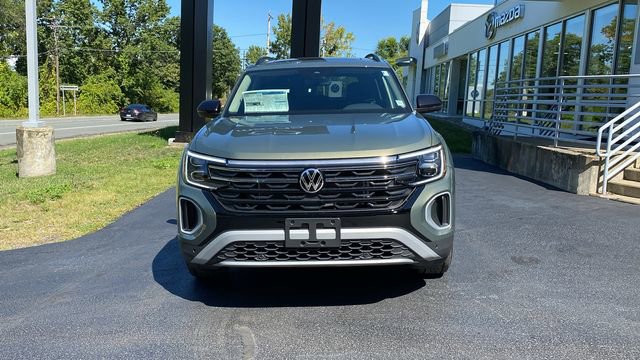 New 2026 Volkswagen Atlas Peak Edition image 2