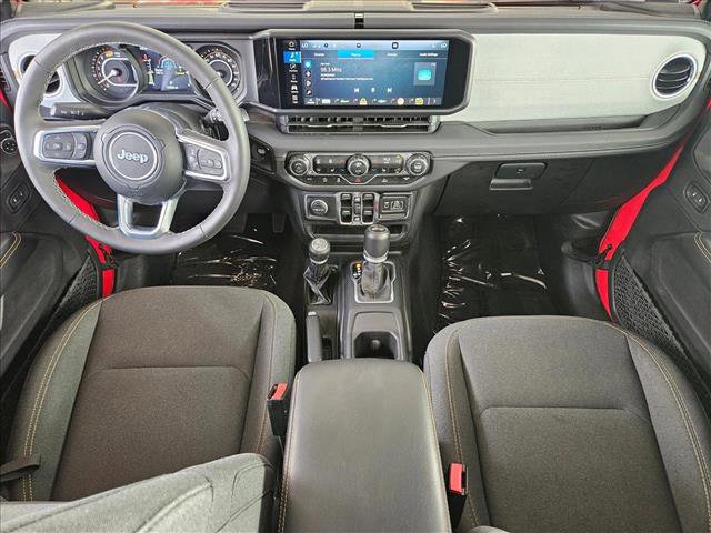 Used 2025 Jeep Wrangler Sahara image 21