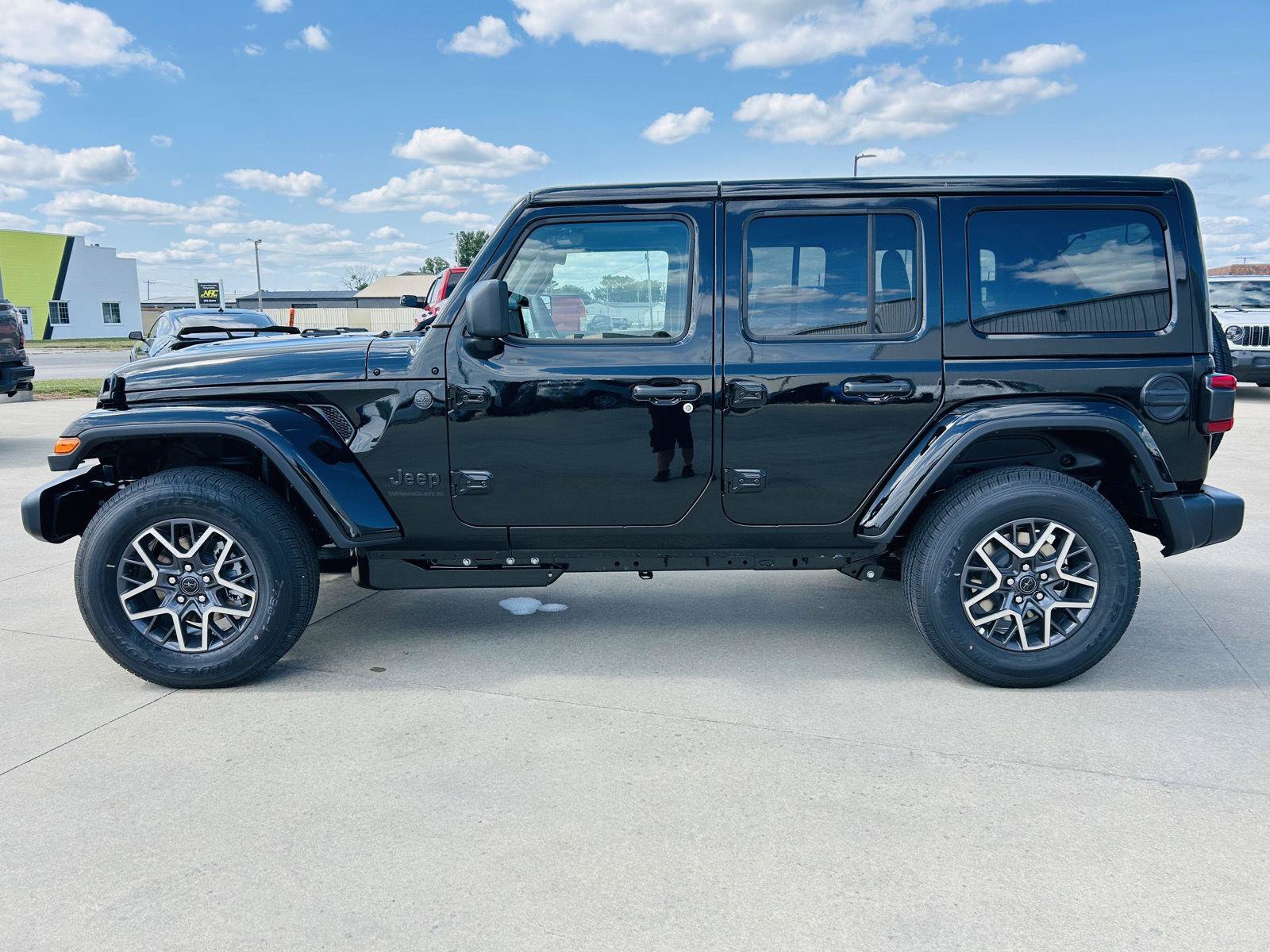 New 2026 Jeep Wrangler Unlimited Sahara w/ Technology Group AWD/4WD image 34
