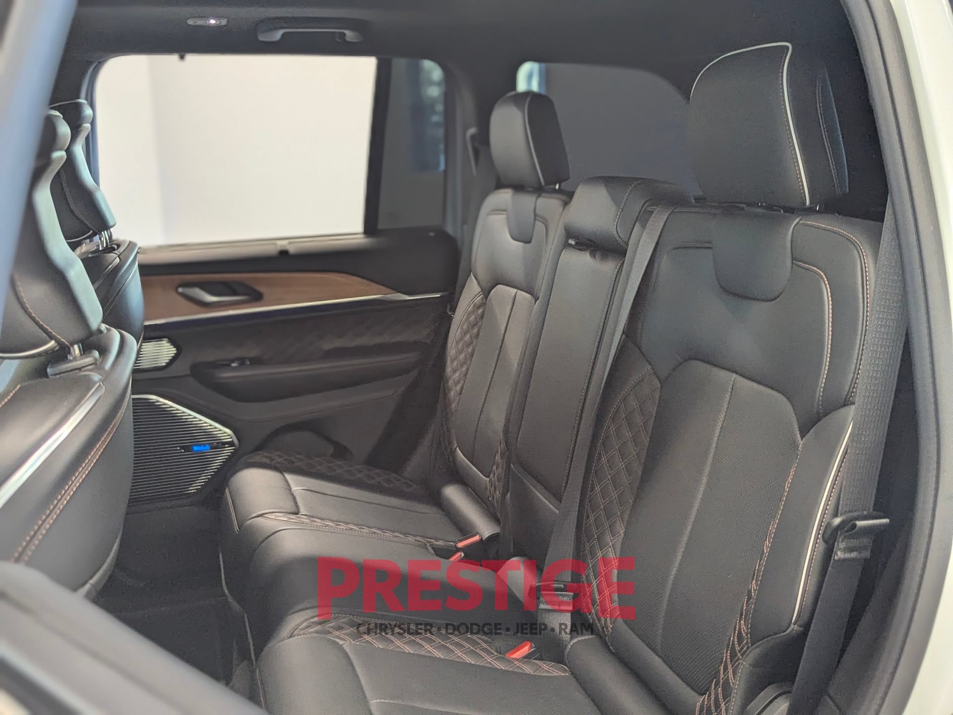 Used 2022 Jeep Grand Cherokee Summit AWD/4WD image 34