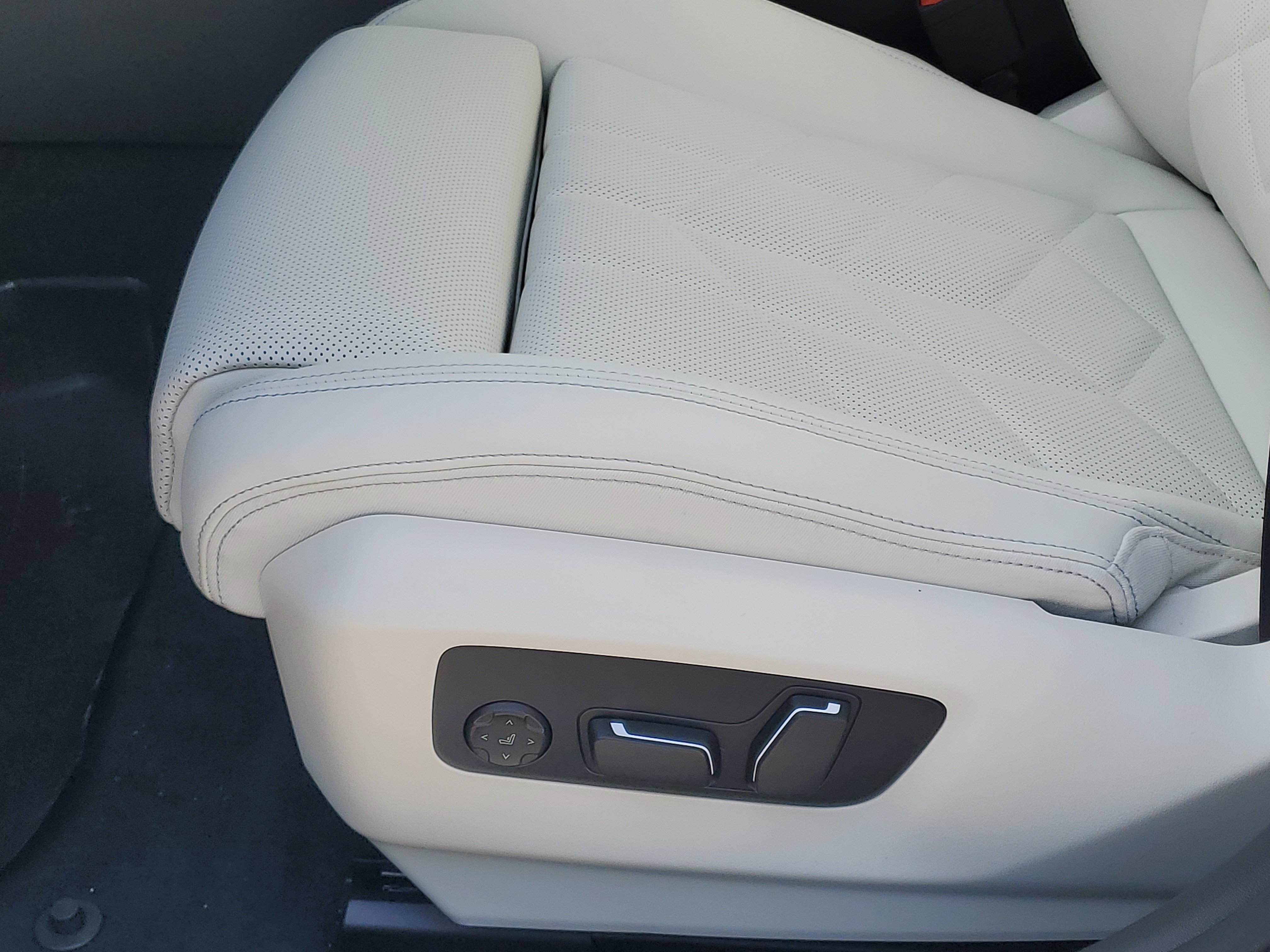 New 2026 BMW 530i xDrive w/ Premium Package image 8