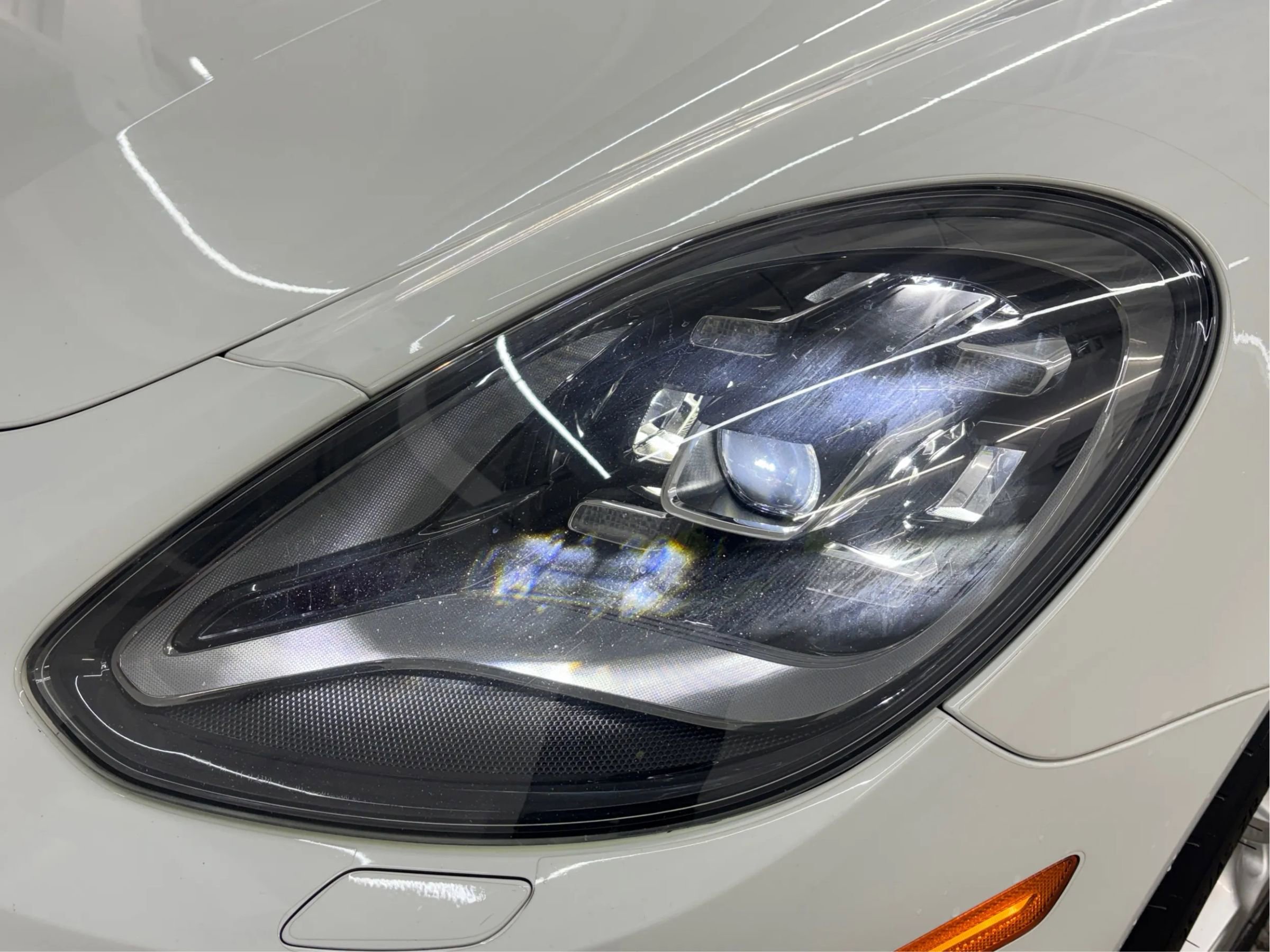 Used 2017 Porsche Panamera image 34