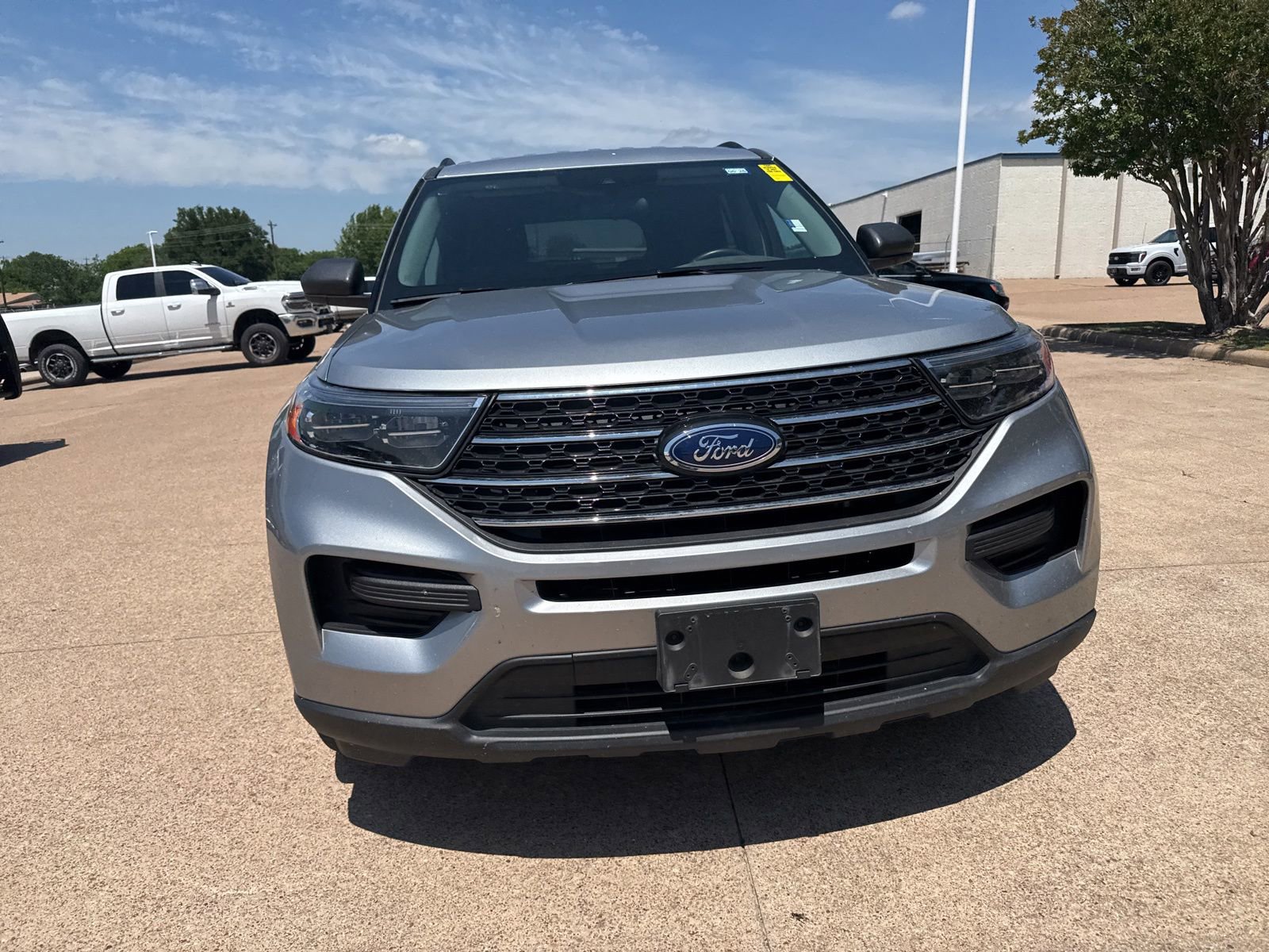Used 2023 Ford Explorer XLT RWD image 2