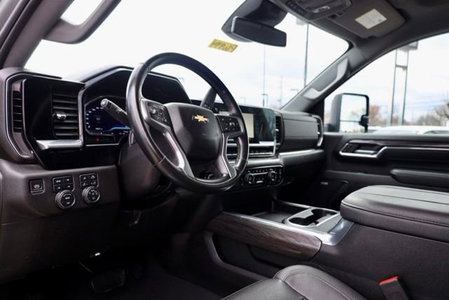 Used 2024 Chevrolet Silverado 2500 LTZ w/ LTZ Convenience Package image 19
