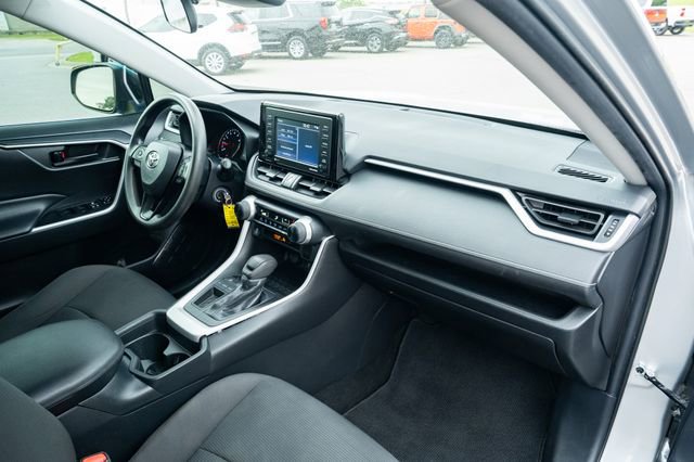 Used 2020 Toyota RAV4 LE FWD image 40