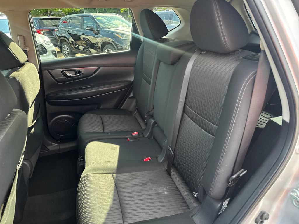 Used 2018 Nissan Rogue SV AWD/4WD image 36