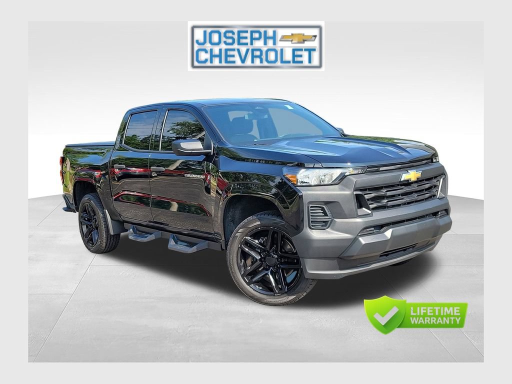 Used 2025 Chevrolet Colorado W/T RWD image 1